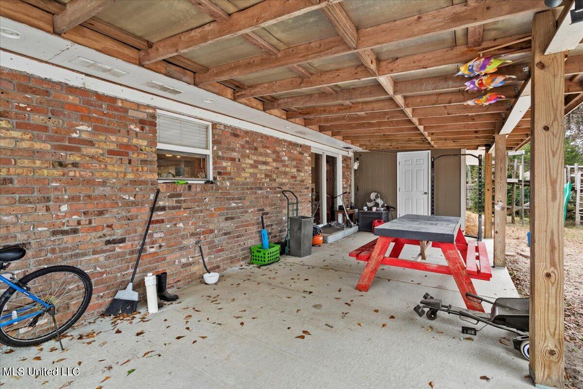 2534 Meadow Road Biloxi, MS 39531 - Photo 23 of 38 23-Back Patio