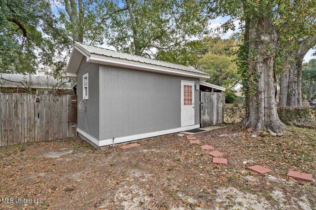 2534 Meadow Road Biloxi, MS 39531 - Photo 27 of 38 27-Shed
