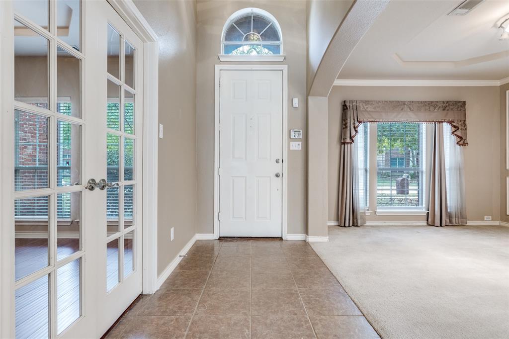 13783 Stevens Point Drive Frisco, TX 75033 - Photo 2 of 25 a view of a hallway with windows and entryway