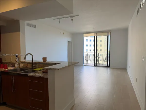 $530,000 | 888 Douglas Road, Unit 917, Coral Gables, FL 33134