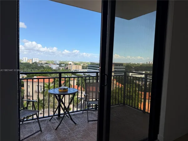 $530,000 | 888 Douglas Road, Unit 917, Coral Gables, FL 33134