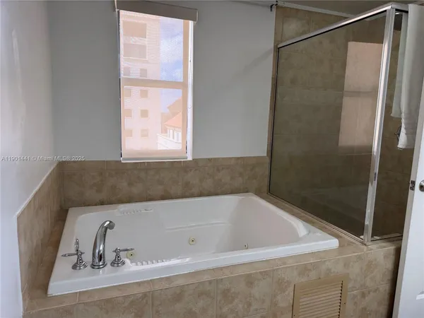 $530,000 | 888 Douglas Road, Unit 917, Coral Gables, FL 33134