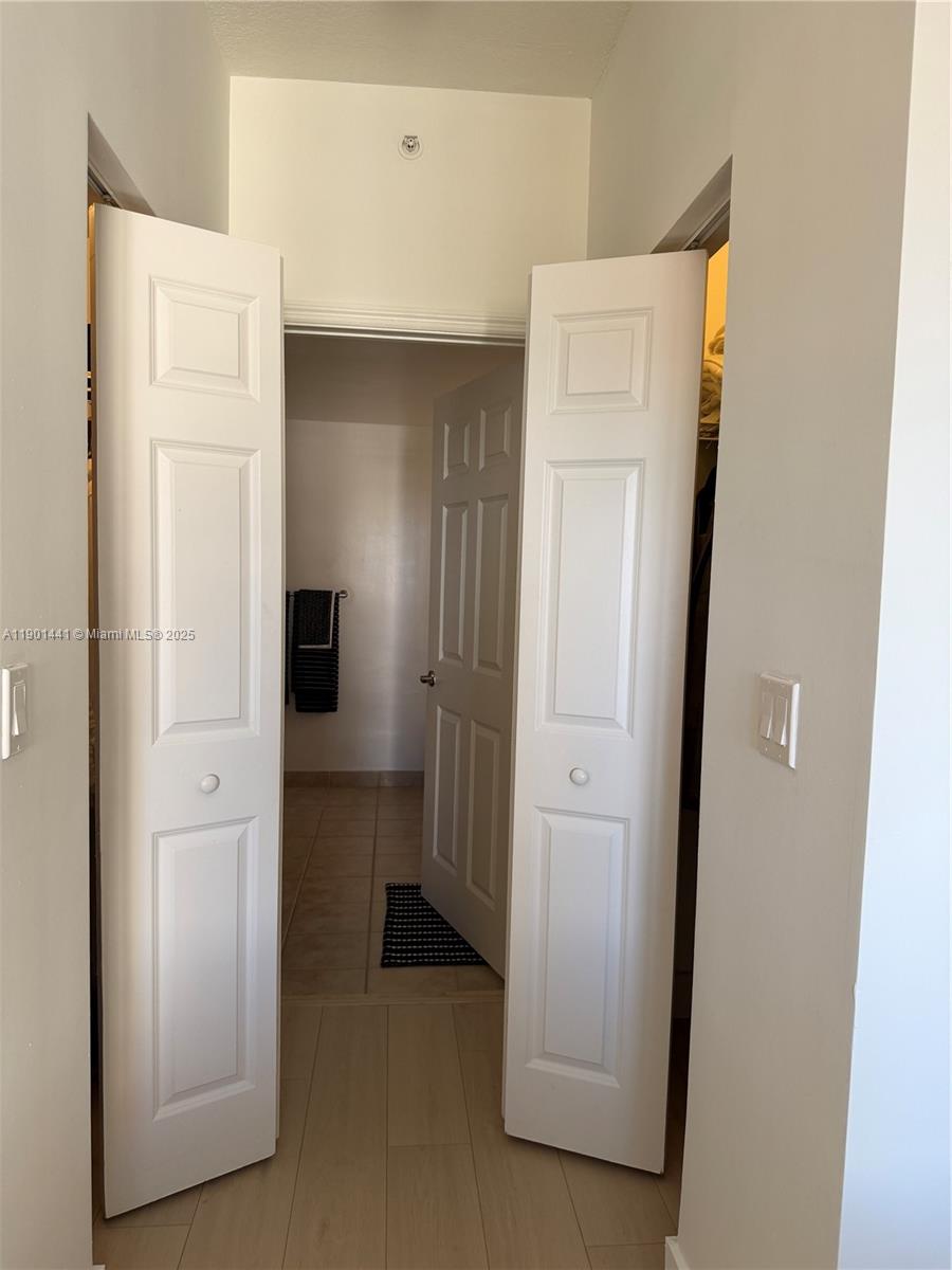 888 Douglas Road, Unit 917 Coral Gables, FL 33134 - Photo 21 of 31