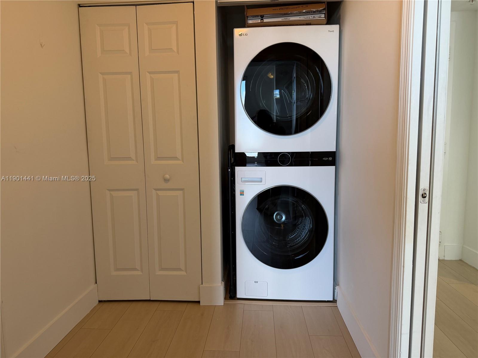 888 Douglas Road, Unit 917 Coral Gables, FL 33134 - Photo 22 of 31 a utility room with dryer and washer