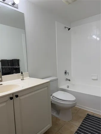 $530,000 | 888 Douglas Road, Unit 917, Coral Gables, FL 33134
