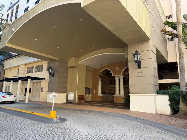 $530,000 | 888 Douglas Road, Unit 917, Coral Gables, FL 33134