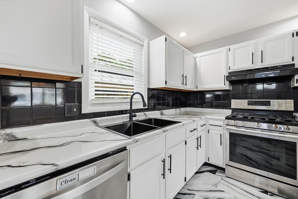 5 Timber Lane Holyoke, MA 01040 - Photo 1 of 32 Gallery Image 1