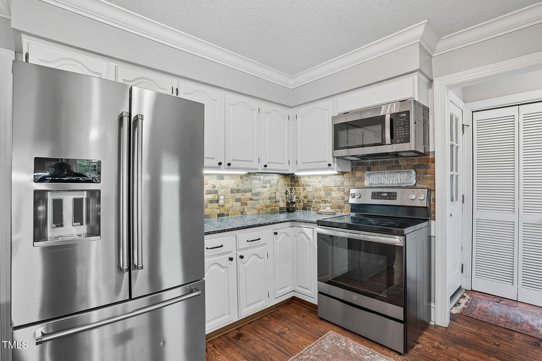 11953 Eagle Cliff Court Raleigh, NC 27613 - Photo 14 of 39 Kitchen