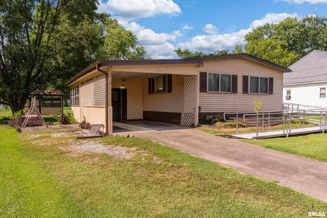 $94,900 | 208 West Pennsylvania Avenue, Pittsburg, IL 62974