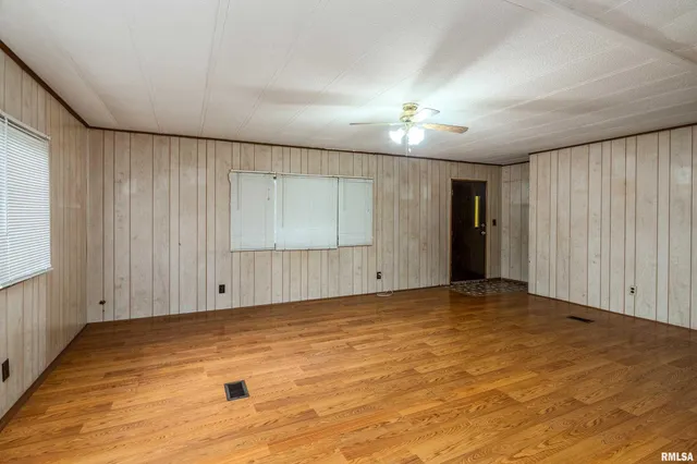 $94,900 | 208 West Pennsylvania Avenue, Pittsburg, IL 62974