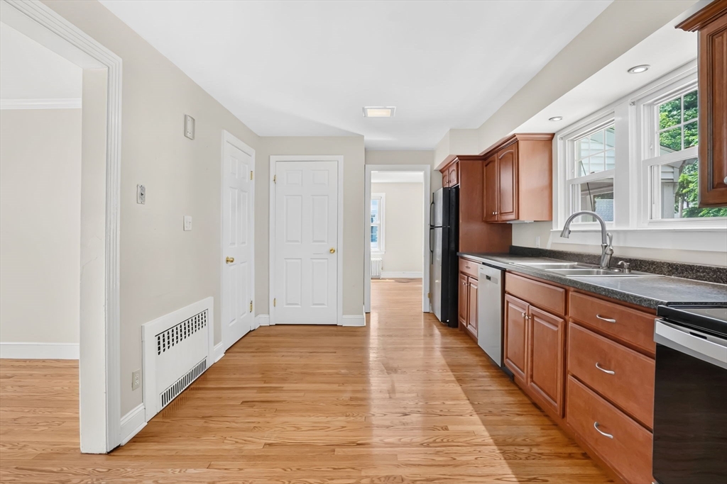 82 Biltmore Street Springfield, MA 01108 - Photo 10 of 39