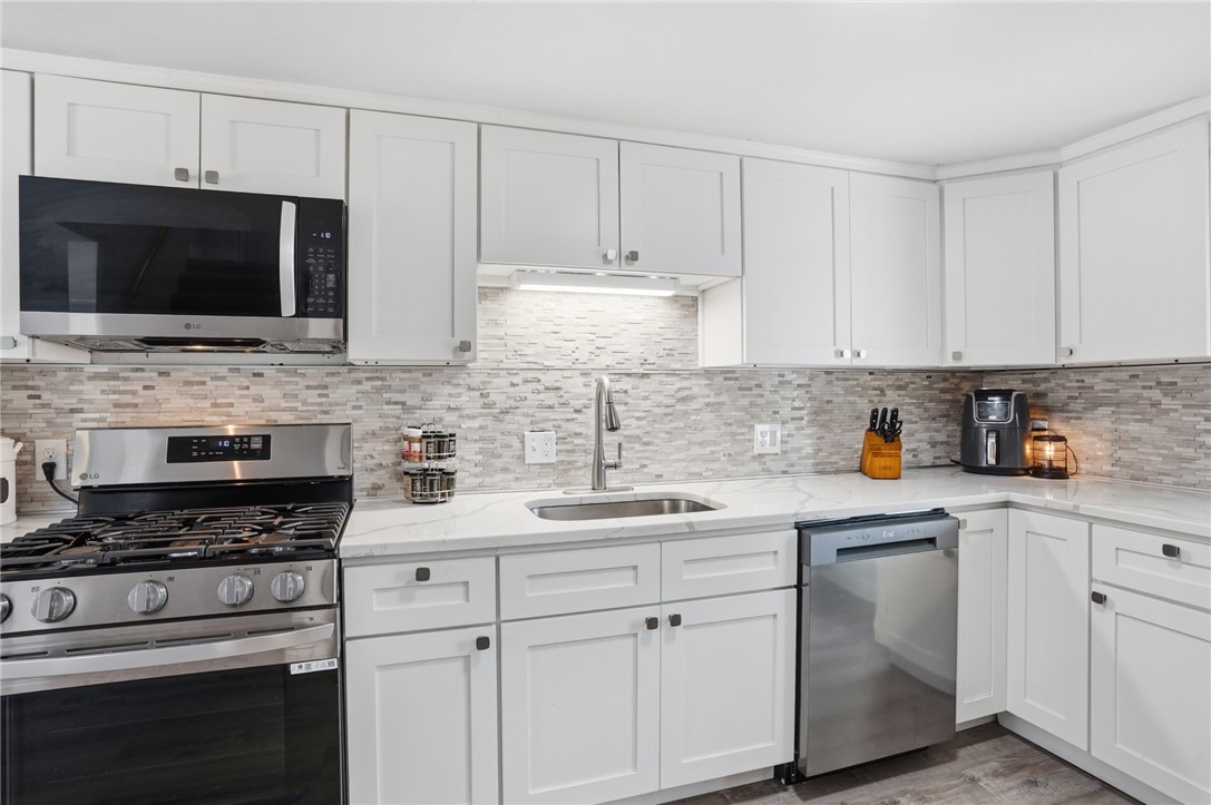 5 Maple Avenue Smithfield, RI 02917 - Photo 11 of 33