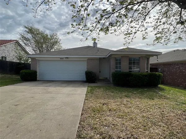 $2,095 | 2213 Rolling Creek Run, Fort Worth, TX 76108