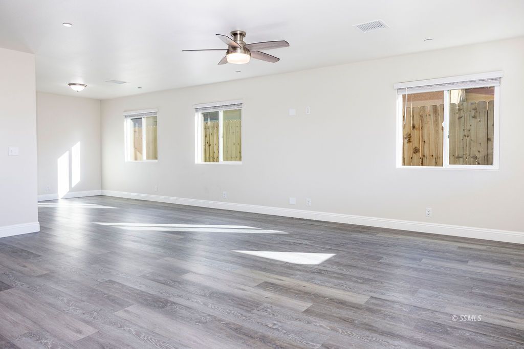 1633 Mayo Street Ridgecrest, CA 93555 - Photo 10 of 36