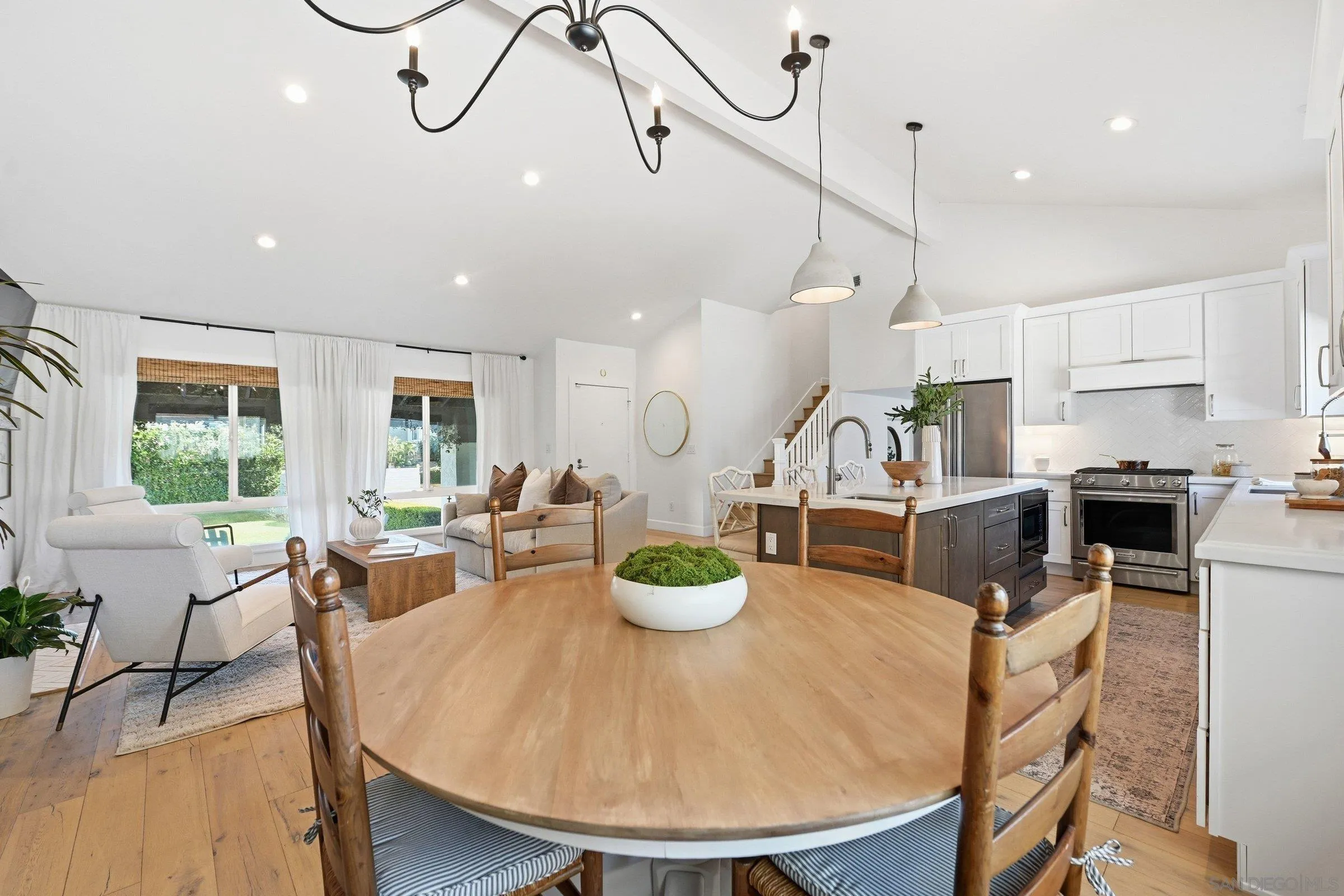 114 Cerro Street Encinitas, CA 92024 - Photo 5 of 34 Gallery Image 5