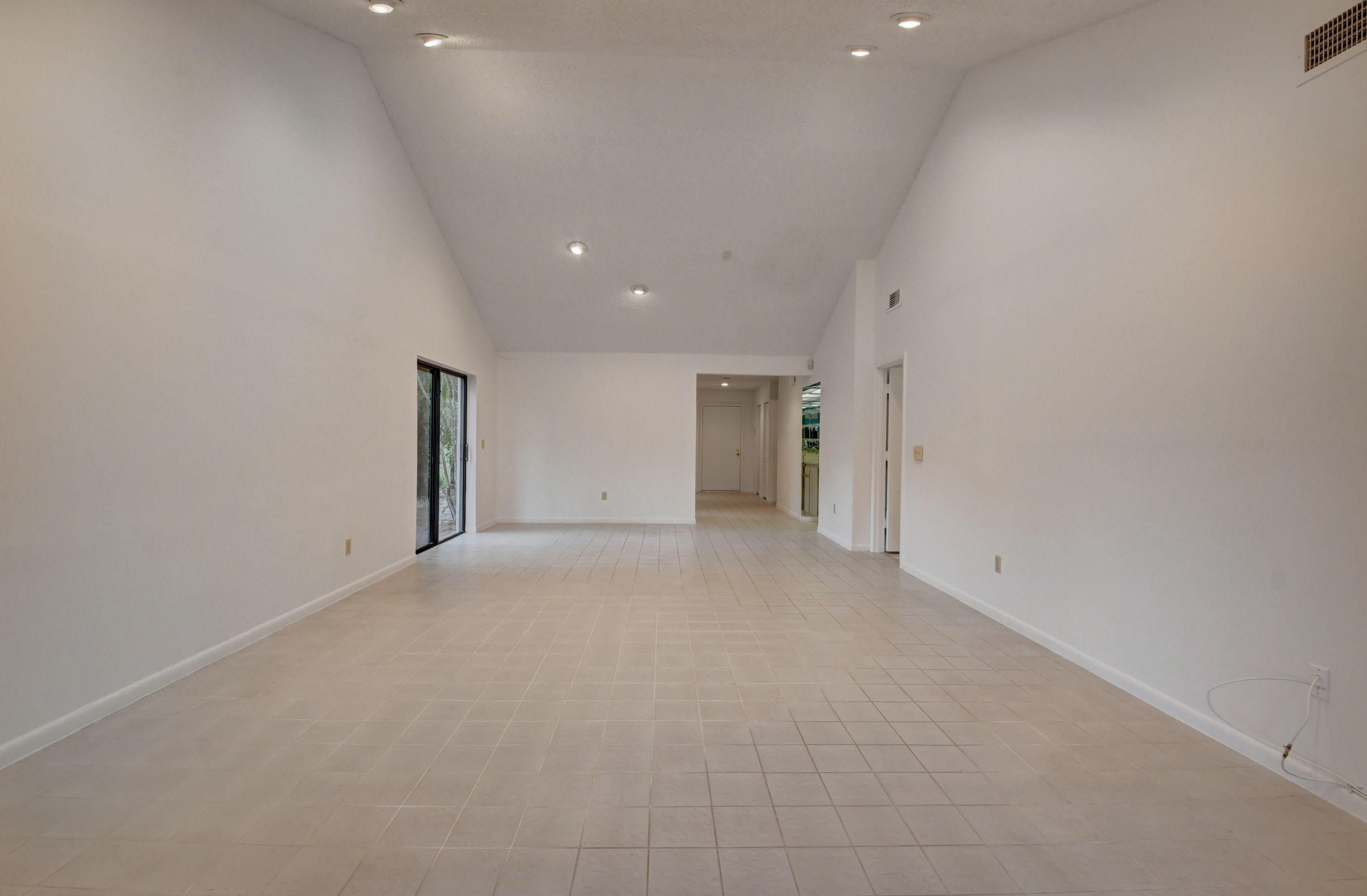 21897 Arriba Real, Unit 16B Boca Raton, FL 33433 - Photo 12 of 44 Living/Dining area