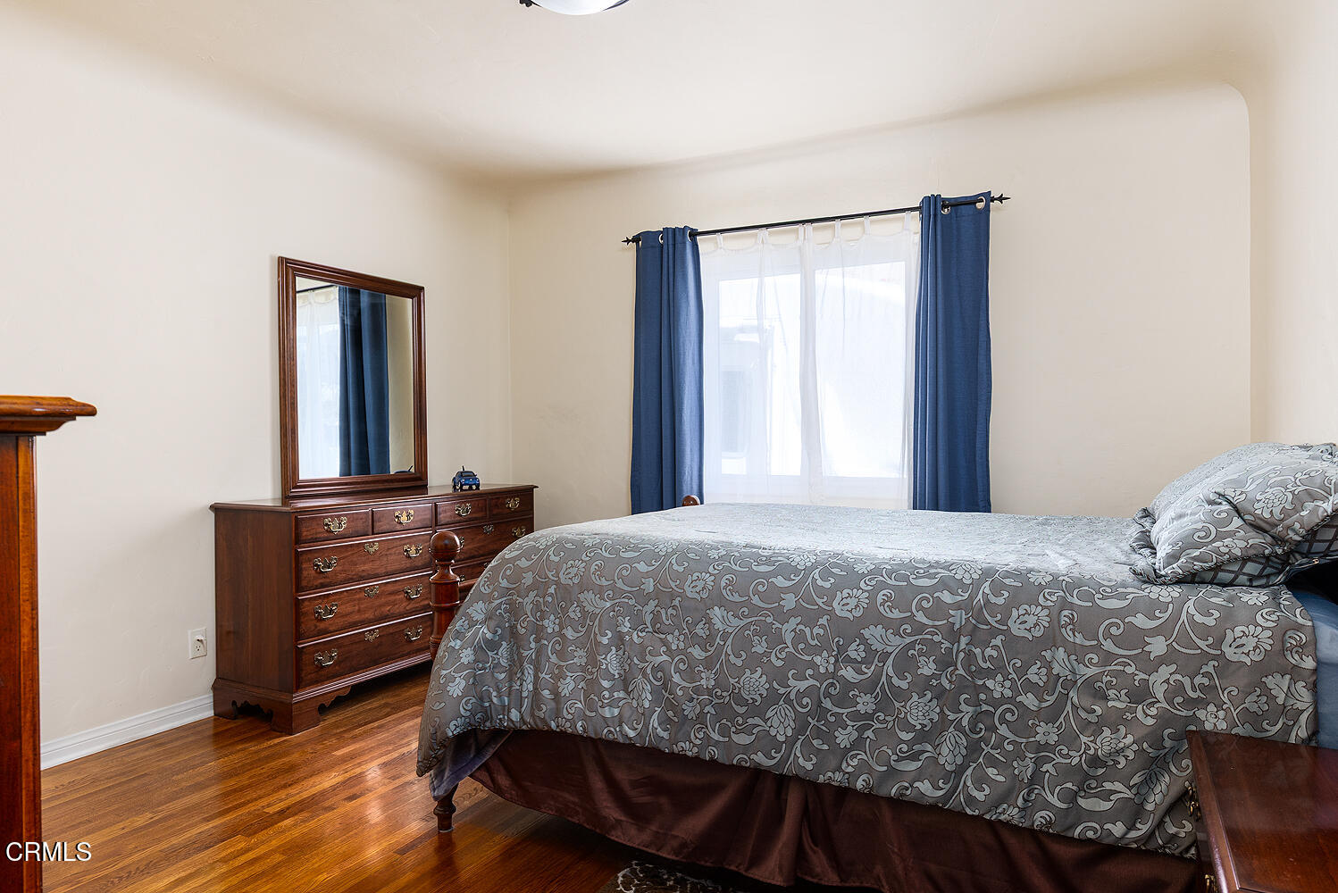 824 Palm Drive Glendale, CA 91202 - Photo 15 of 24 a bedroom with a bed and a dresser