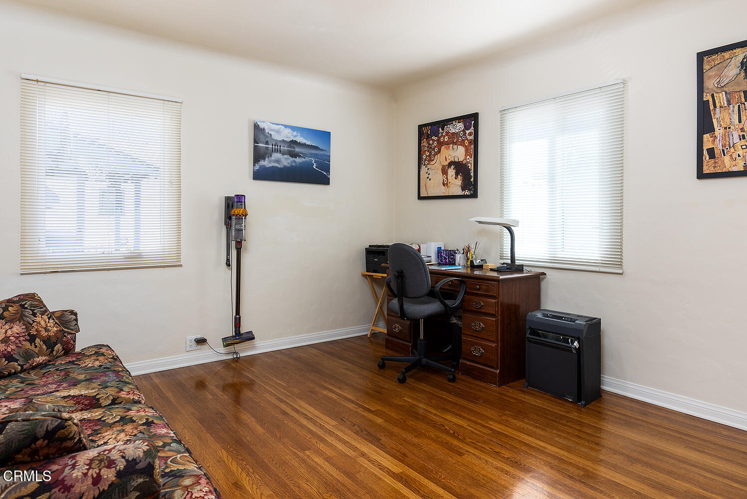 824 Palm Drive Glendale, CA 91202 - Photo 18 of 24 a bedroom with a workspace