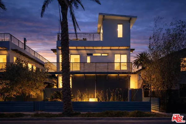 $2,295,000 | 621 San Juan Avenue, Unit A, Venice, CA 90291