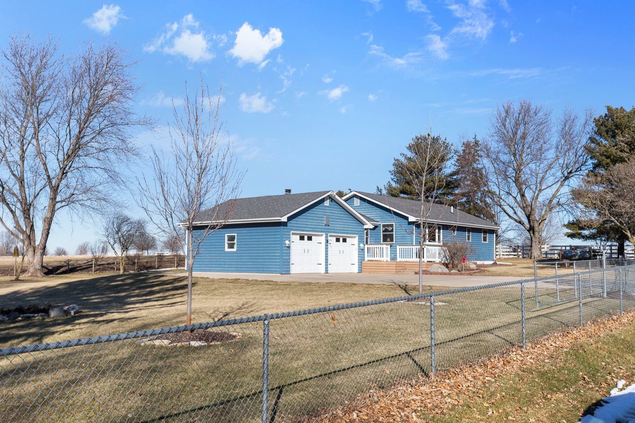 14385 Fennel Road Newark, IL 60541 - Photo 2 of 19 a front view of a house with a yard