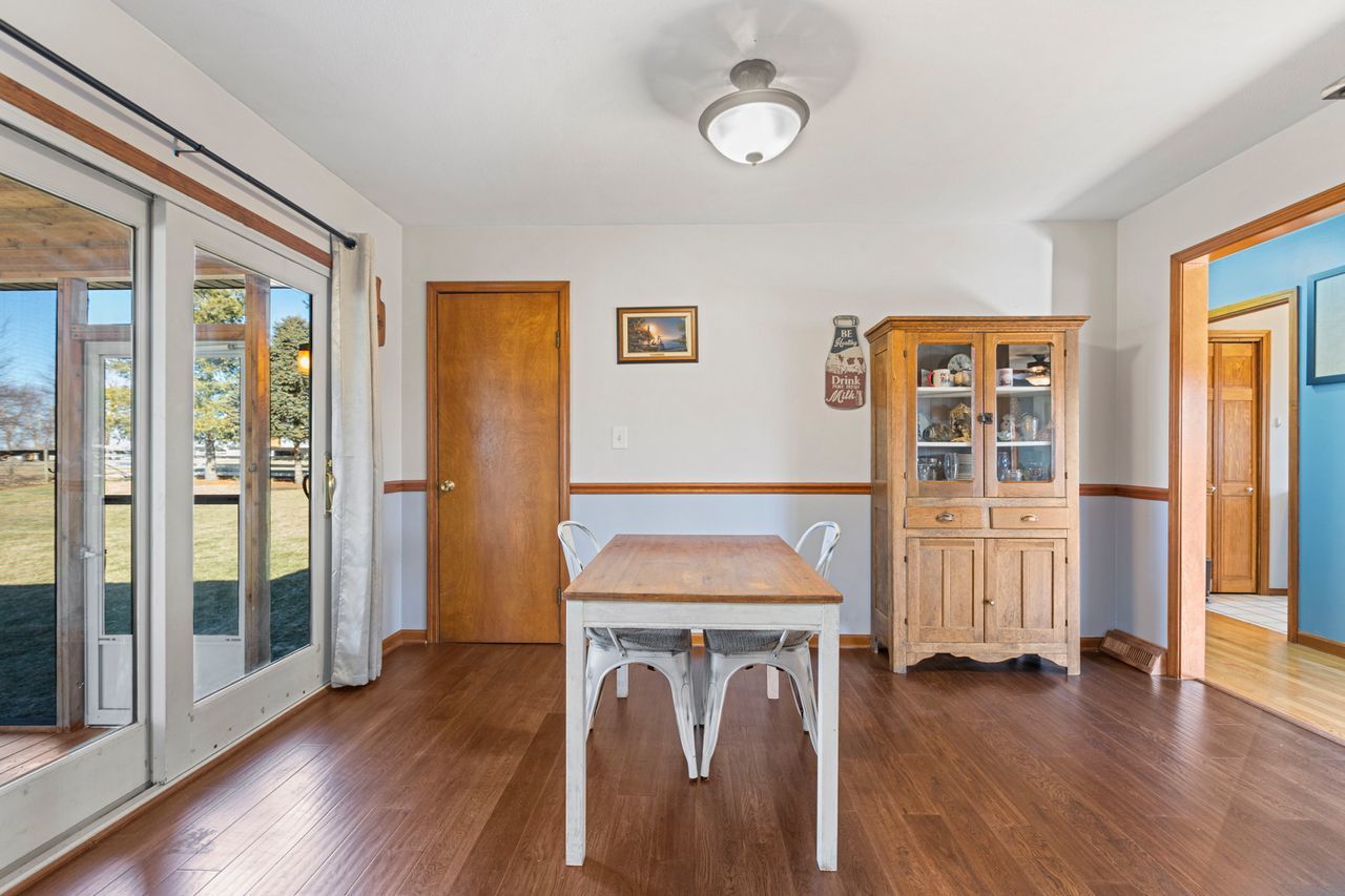 14385 Fennel Road Newark, IL 60541 - Photo 6 of 19 a view of livingroom with furniture and wooden floor