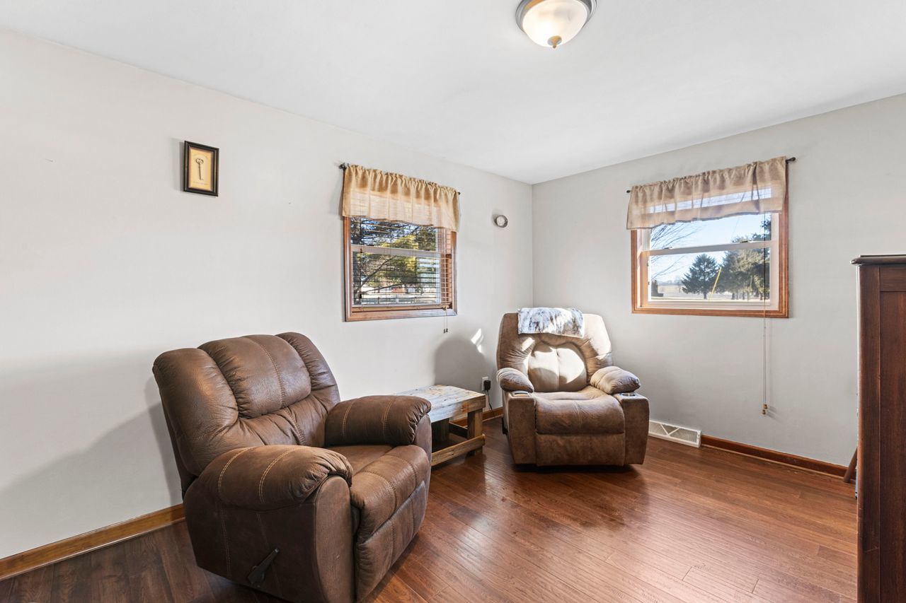 14385 Fennel Road Newark, IL 60541 - Photo 9 of 19 a living room with furniture