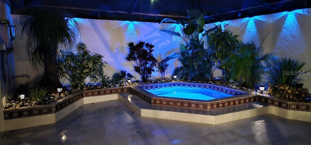 1932 Maple Circle, Unit 1932 Tavares, FL 32778 - Photo 23 of 39 a dining room with a table and chairs