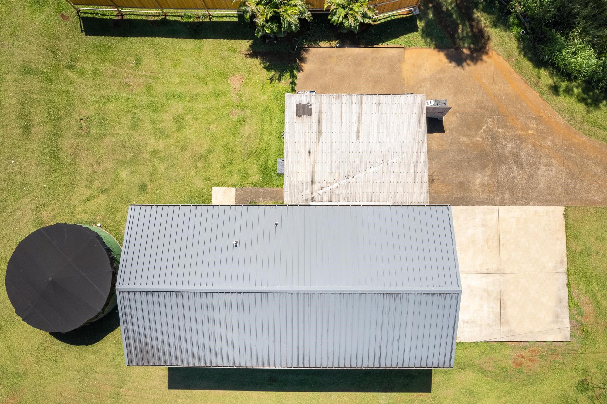 685 Upper Ulumalu Road Haiku, HI 96708 - Photo 28 of 34 a living room with a couch