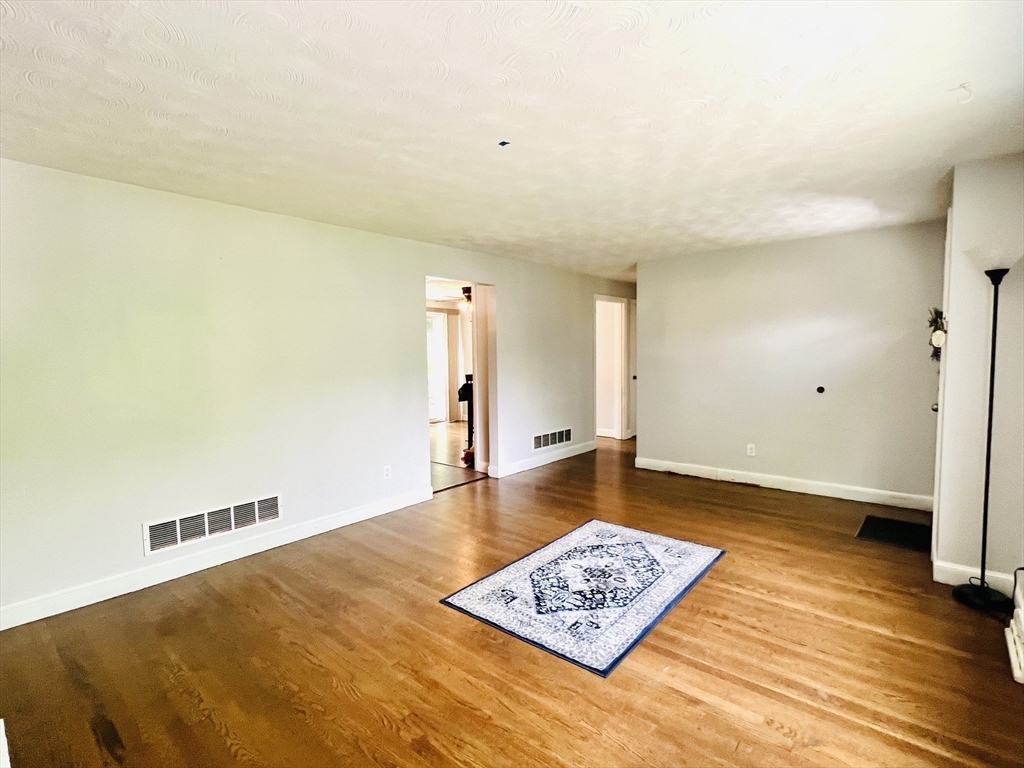 16 Ridge Avenue Lynn, MA 01905 - Photo 8 of 28
