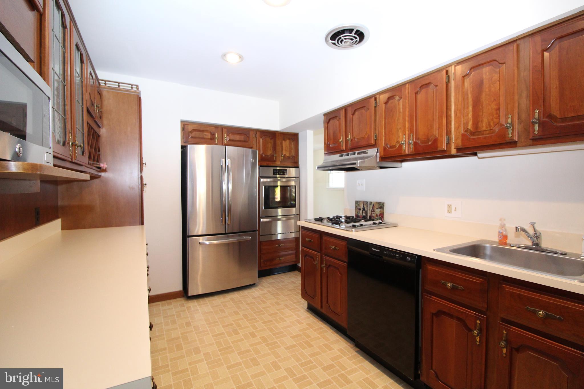 105 Woodwind Road Baltimore, MD 21228 - Photo 11 of 43 Kitchen