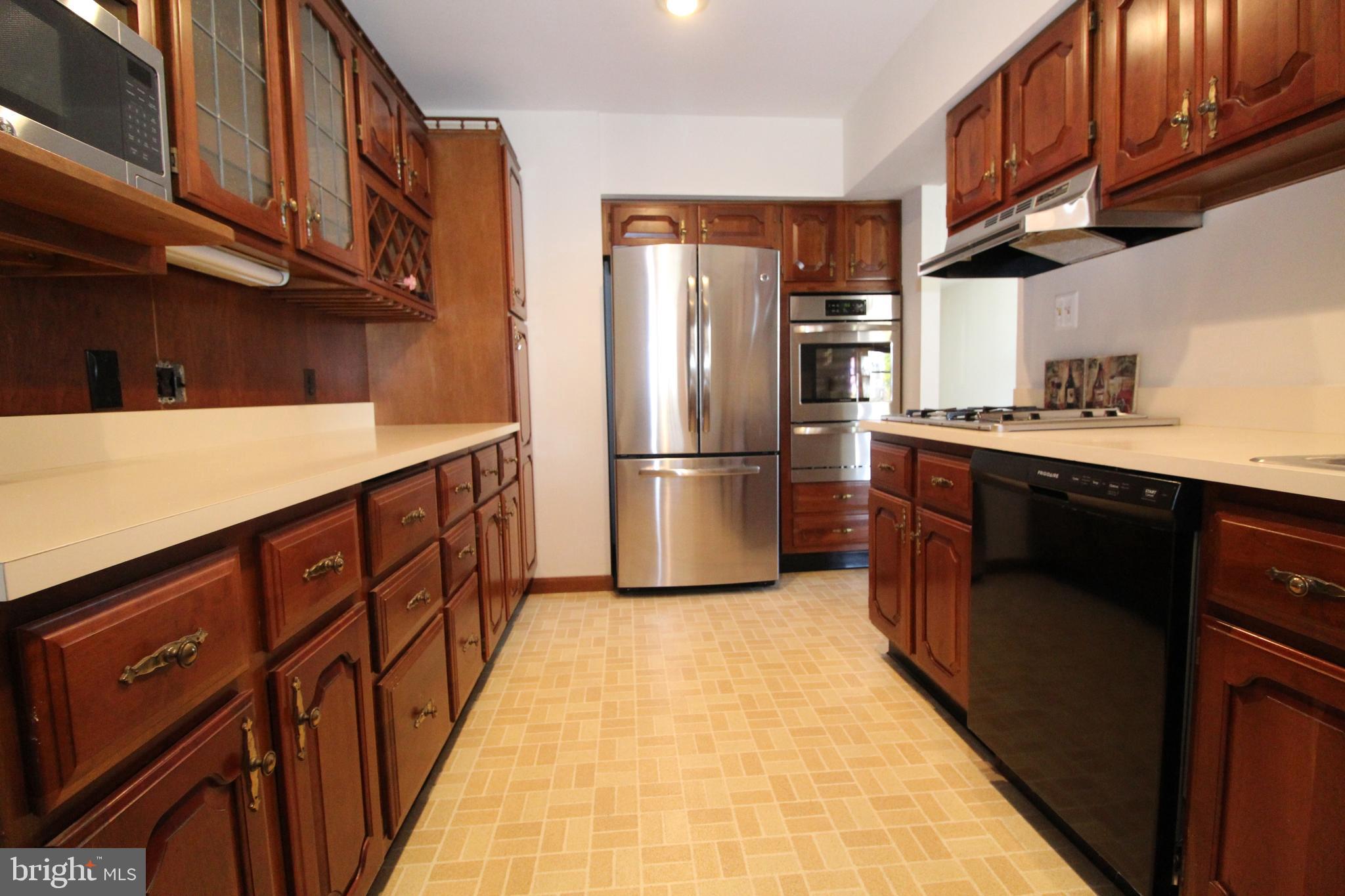 105 Woodwind Road Baltimore, MD 21228 - Photo 13 of 43 Kitchen