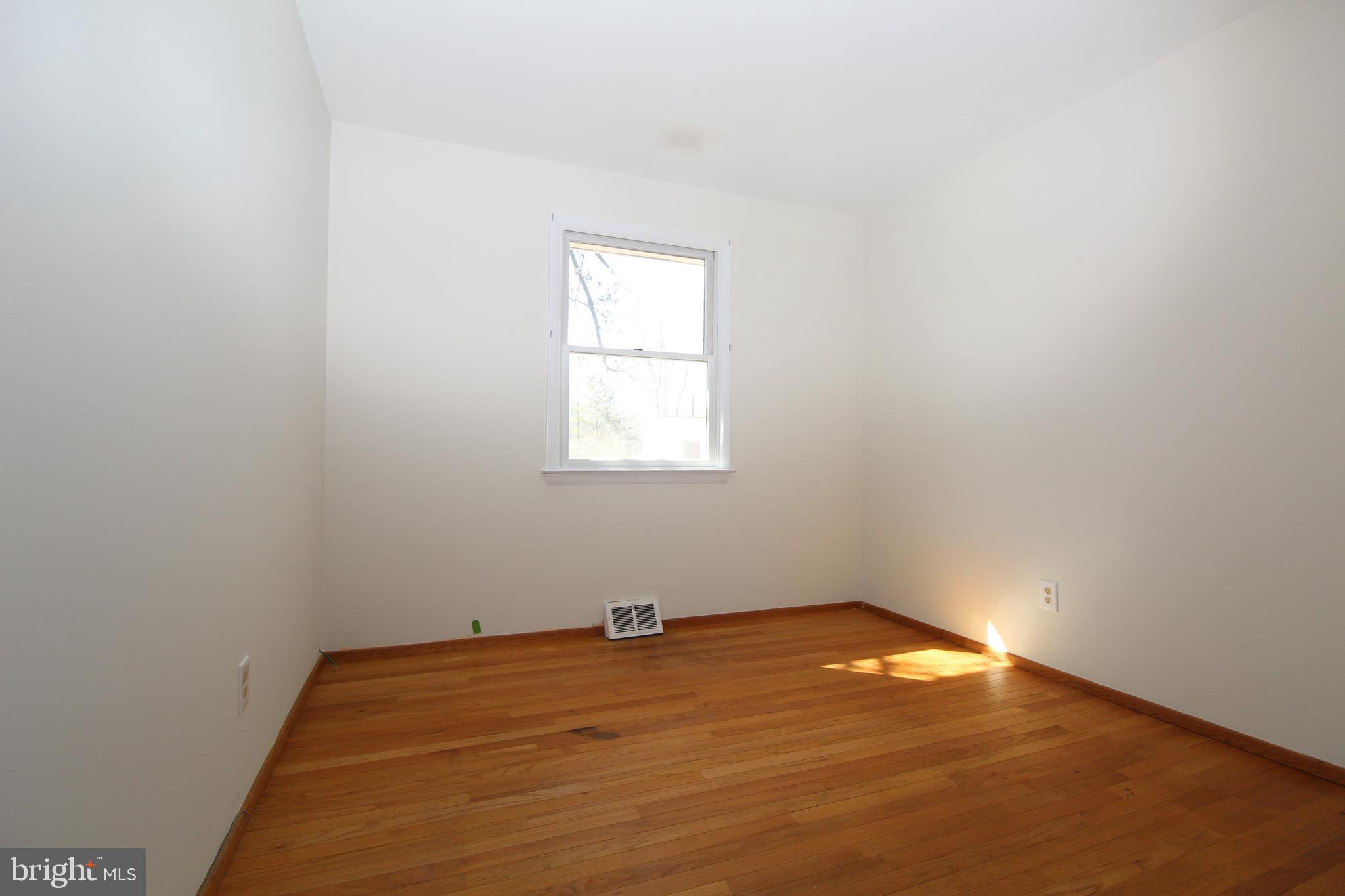 105 Woodwind Road Baltimore, MD 21228 - Photo 19 of 43 Bedroom