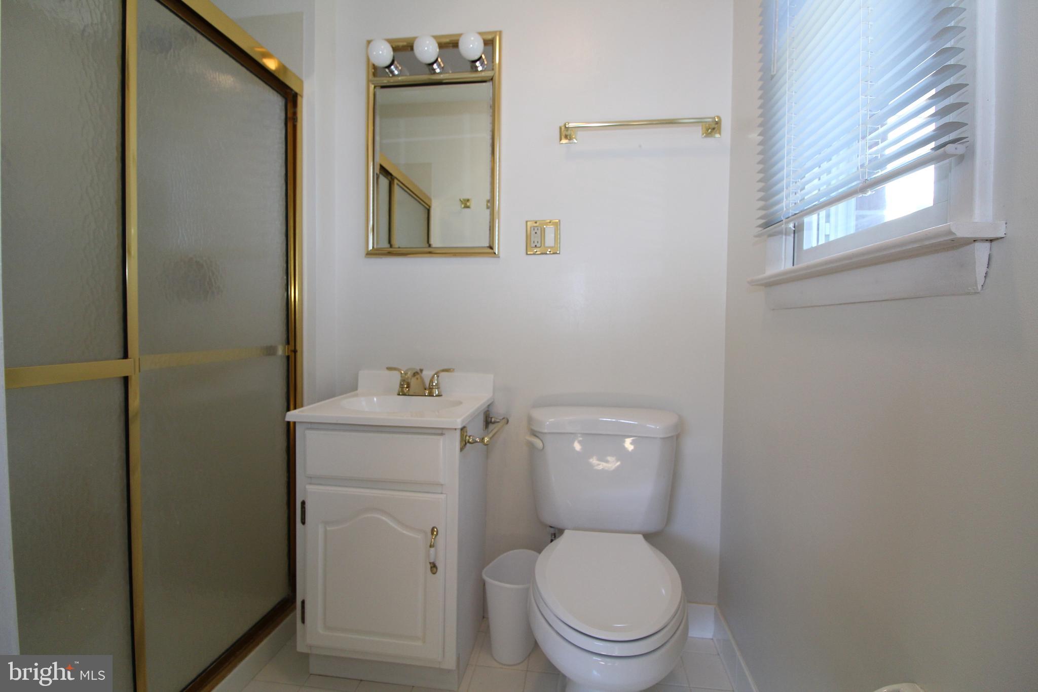 105 Woodwind Road Baltimore, MD 21228 - Photo 23 of 43 Full Bath