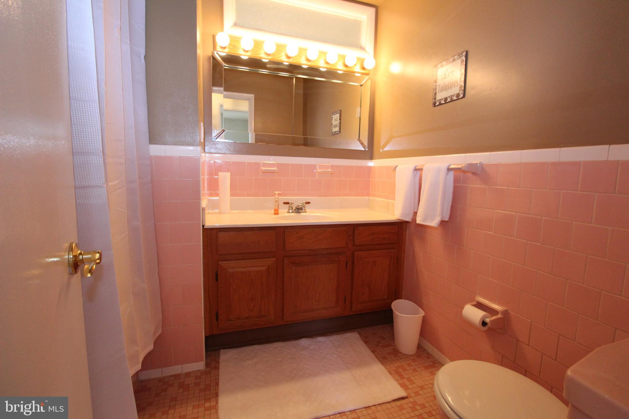 105 Woodwind Road Baltimore, MD 21228 - Photo 27 of 43 Bath