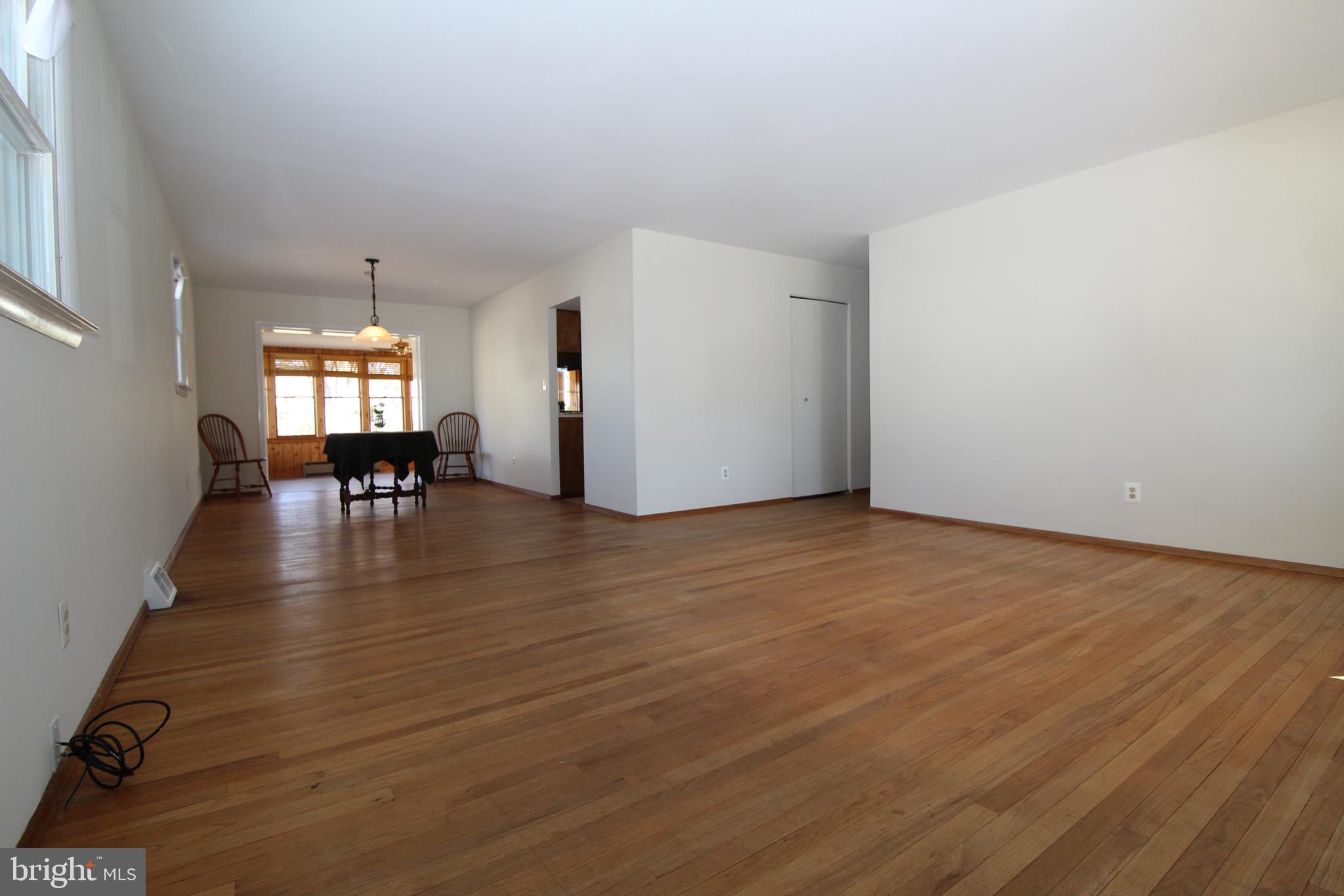 105 Woodwind Road Baltimore, MD 21228 - Photo 5 of 43 Living Room/Dining Room