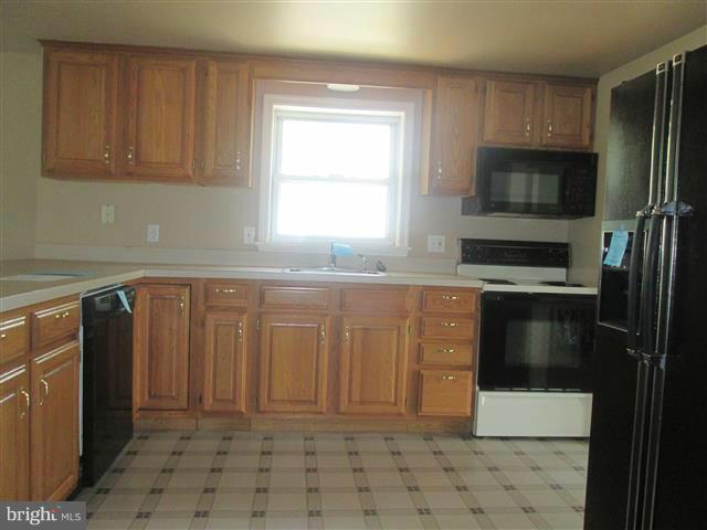 9 South 8th Street Ridgely, MD 21660 - Photo 6 of 20 Kitchen
