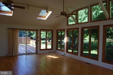 7800 Quaker Neck Road Chestertown, MD 21620 - Photo 6 of 20 Living Room