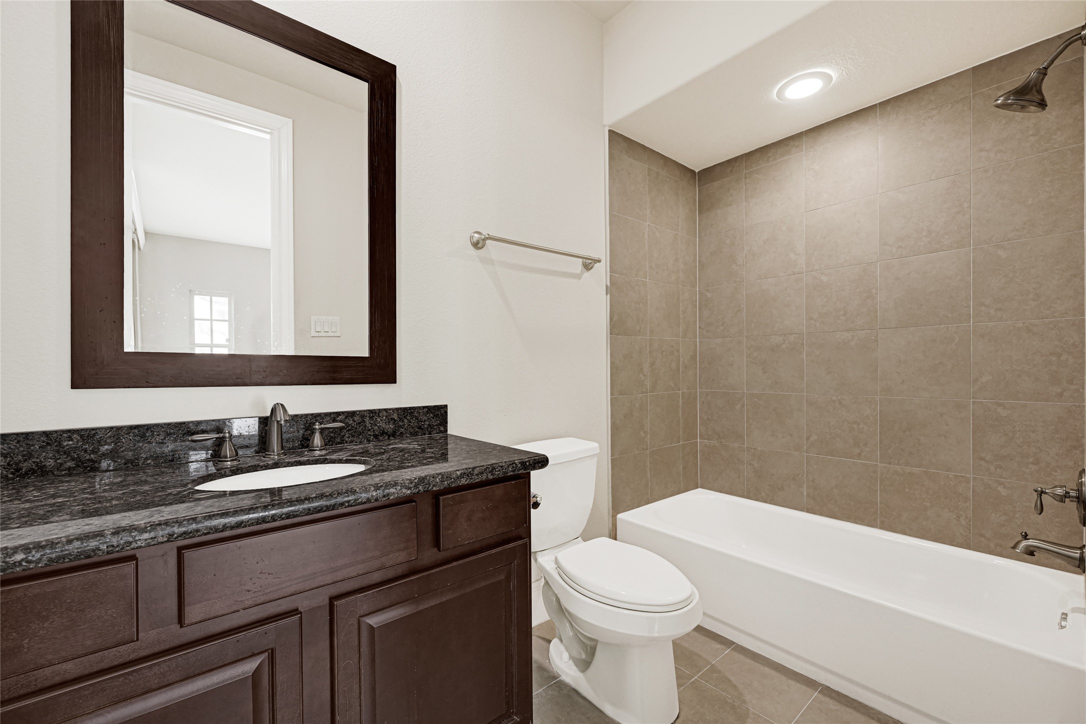 1750 West 23rd Street Houston, TX 77008 - Photo 13 of 31 First floor bathroom