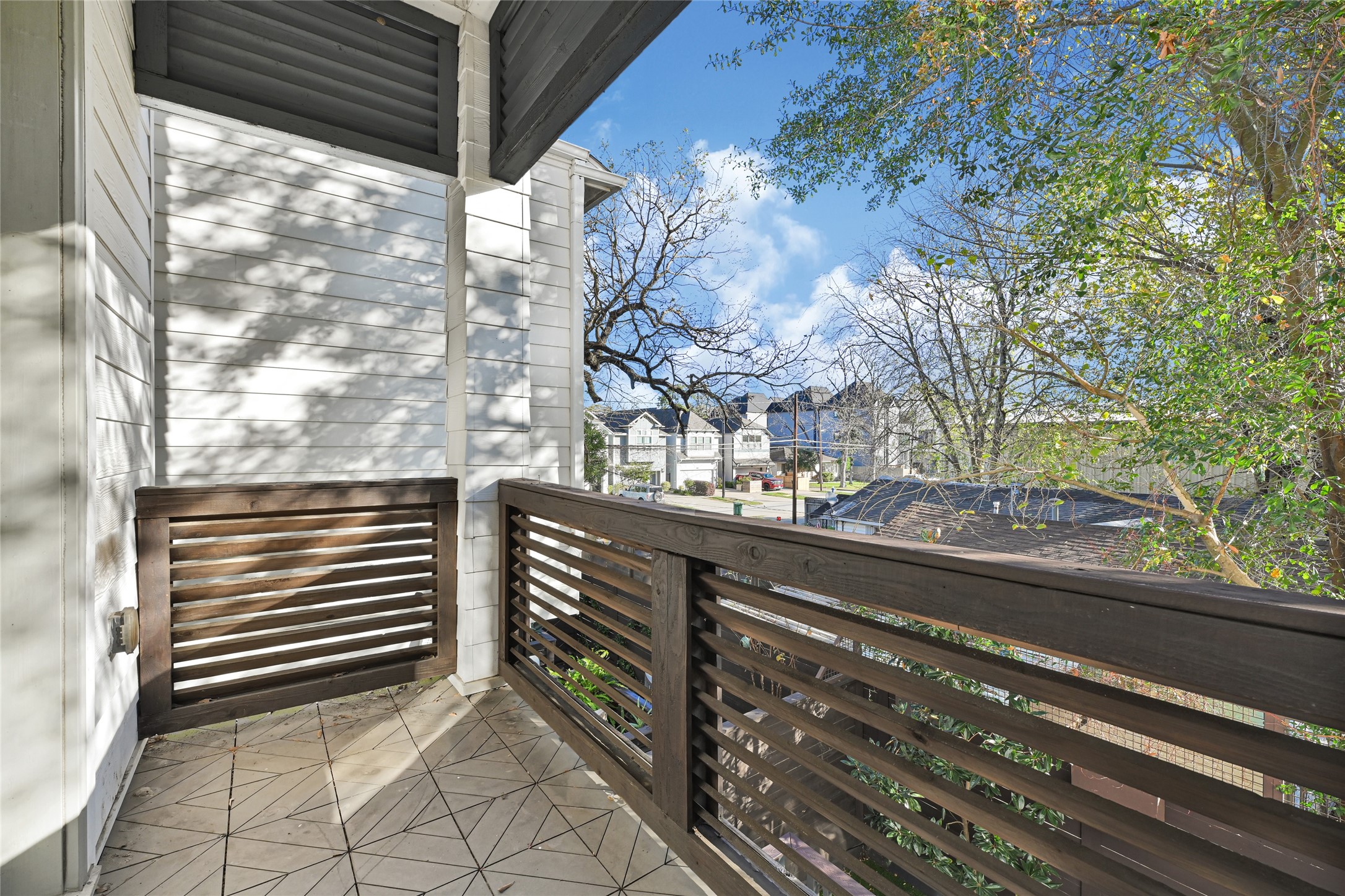 1750 West 23rd Street Houston, TX 77008 - Photo 18 of 31 Second floor balcony