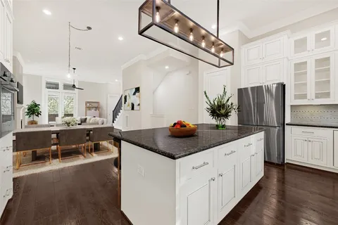 $555,000 | 1750 West 23rd Street, Houston, TX 77008