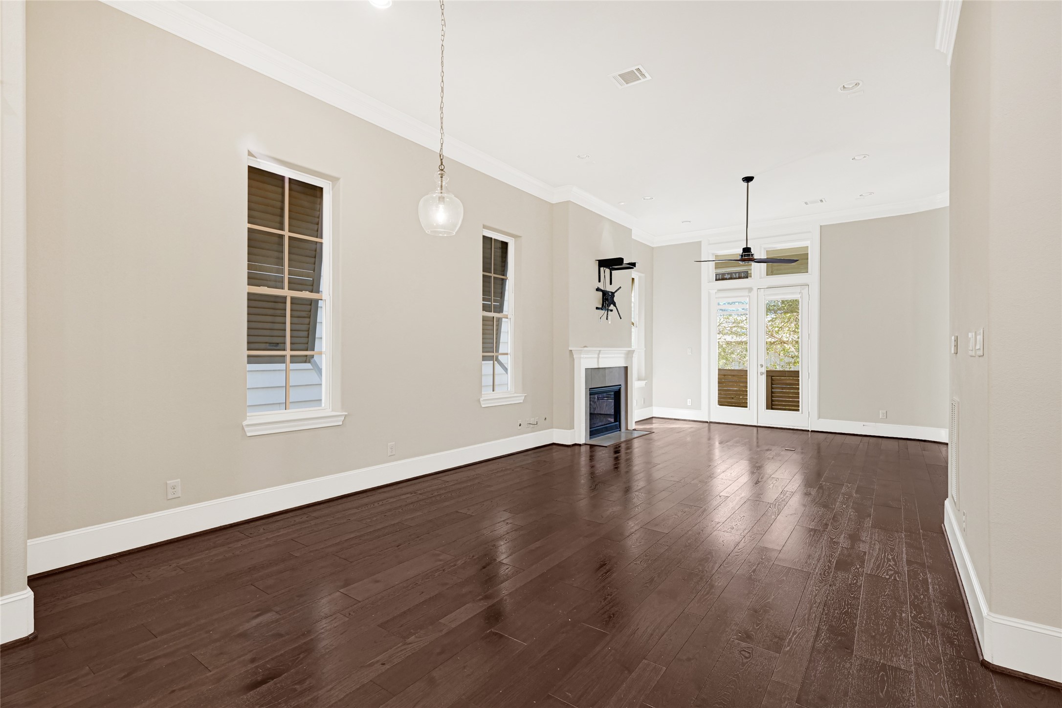 1750 West 23rd Street Houston, TX 77008 - Photo 7 of 31 Second floor living/dining space