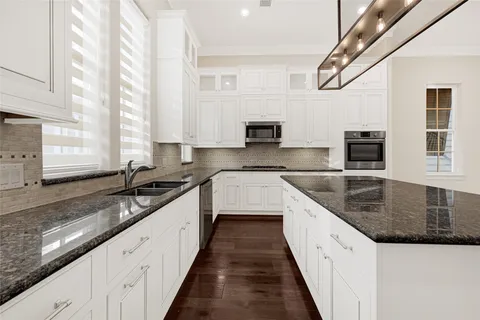 $555,000 | 1750 West 23rd Street, Houston, TX 77008