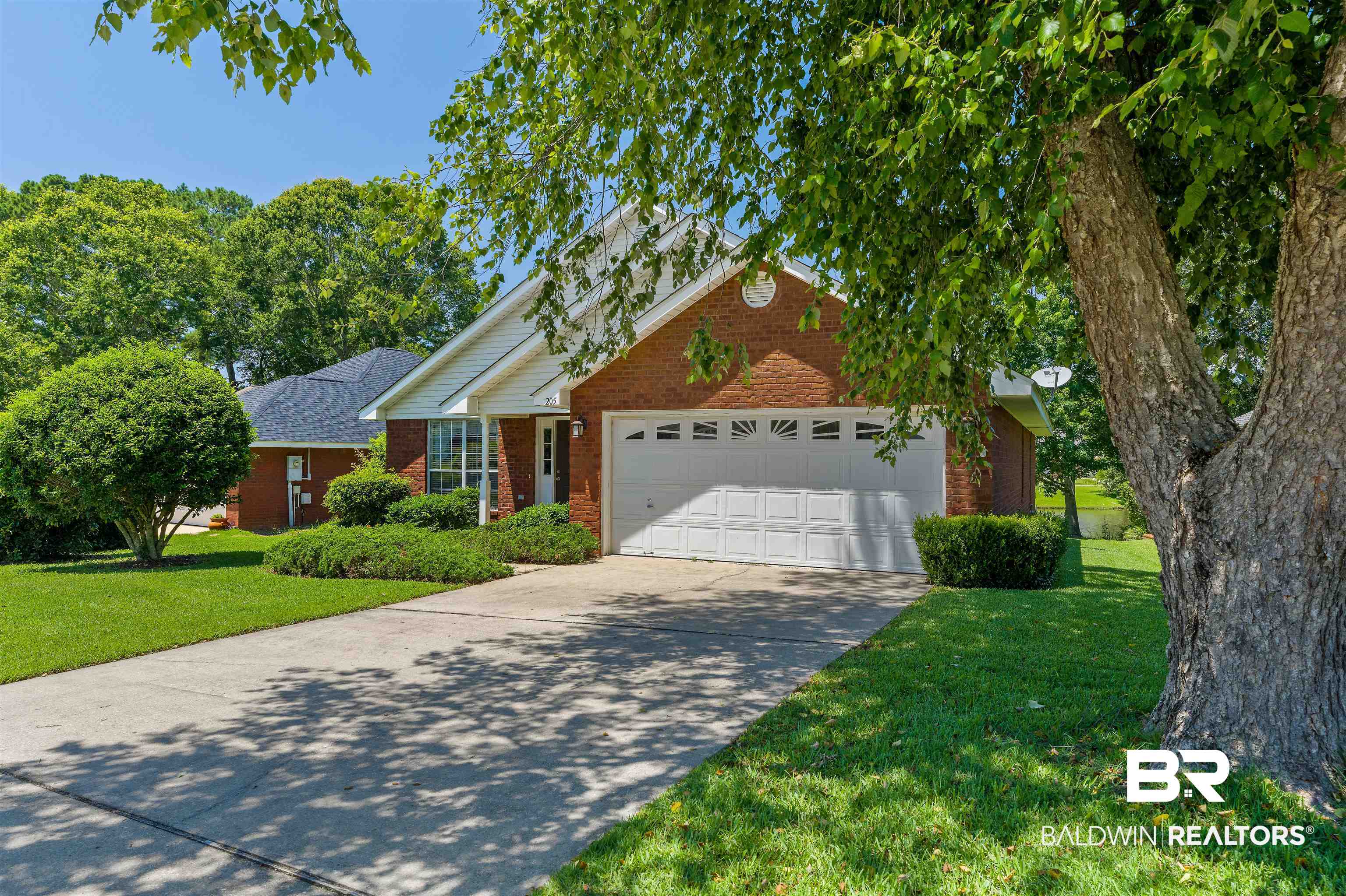 205 Spring Lake Drive Fairhope, AL 36532 - Photo 4 of 26 Driveway Entry