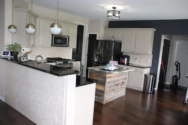 $699,900 | 48871 Manhattan Circle, Canton, MI 48188