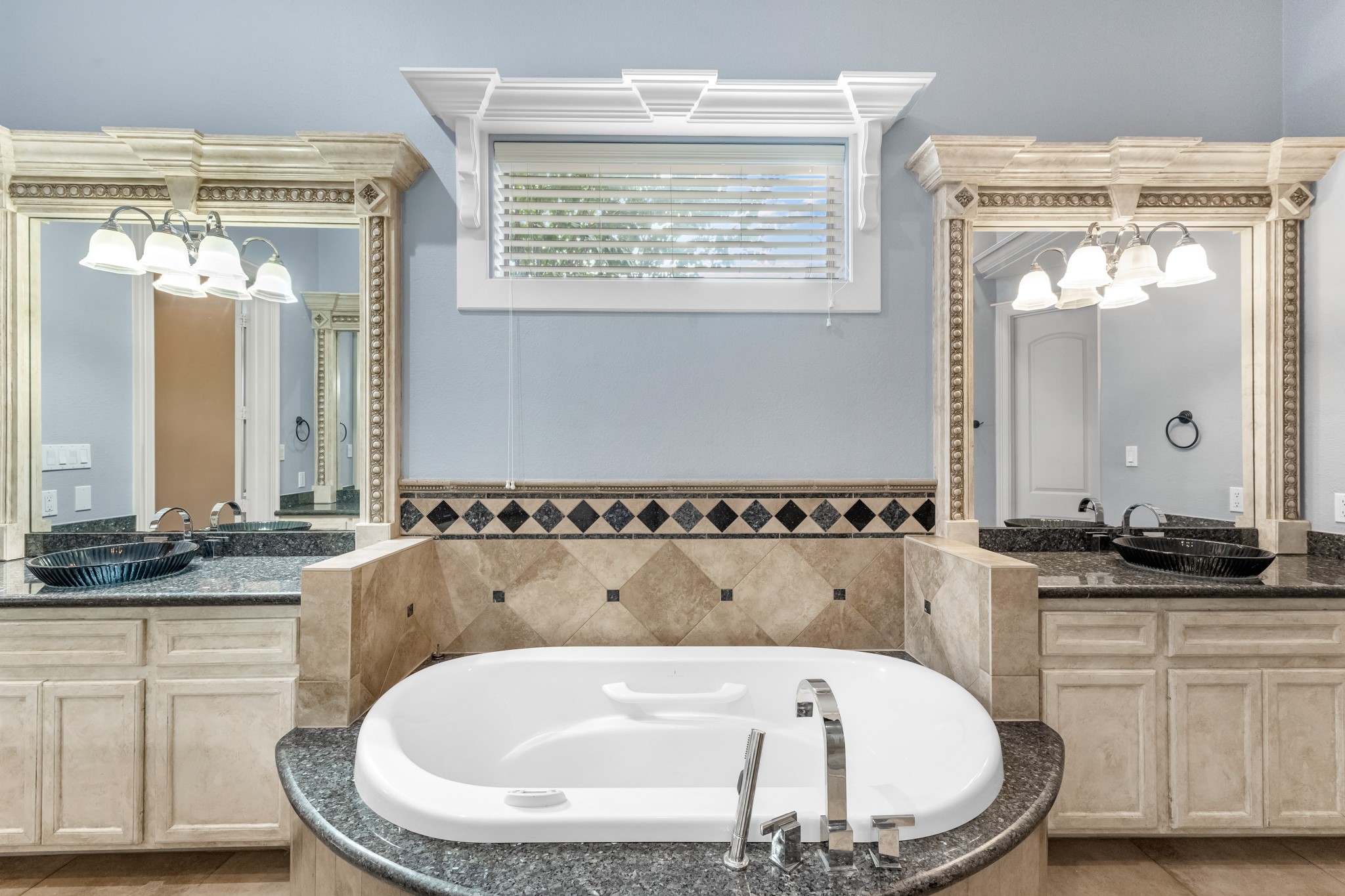 5411 Leopold Drive Houston, TX 77021 - Photo 20 of 50 a bathroom with a tub a sink and a mirror