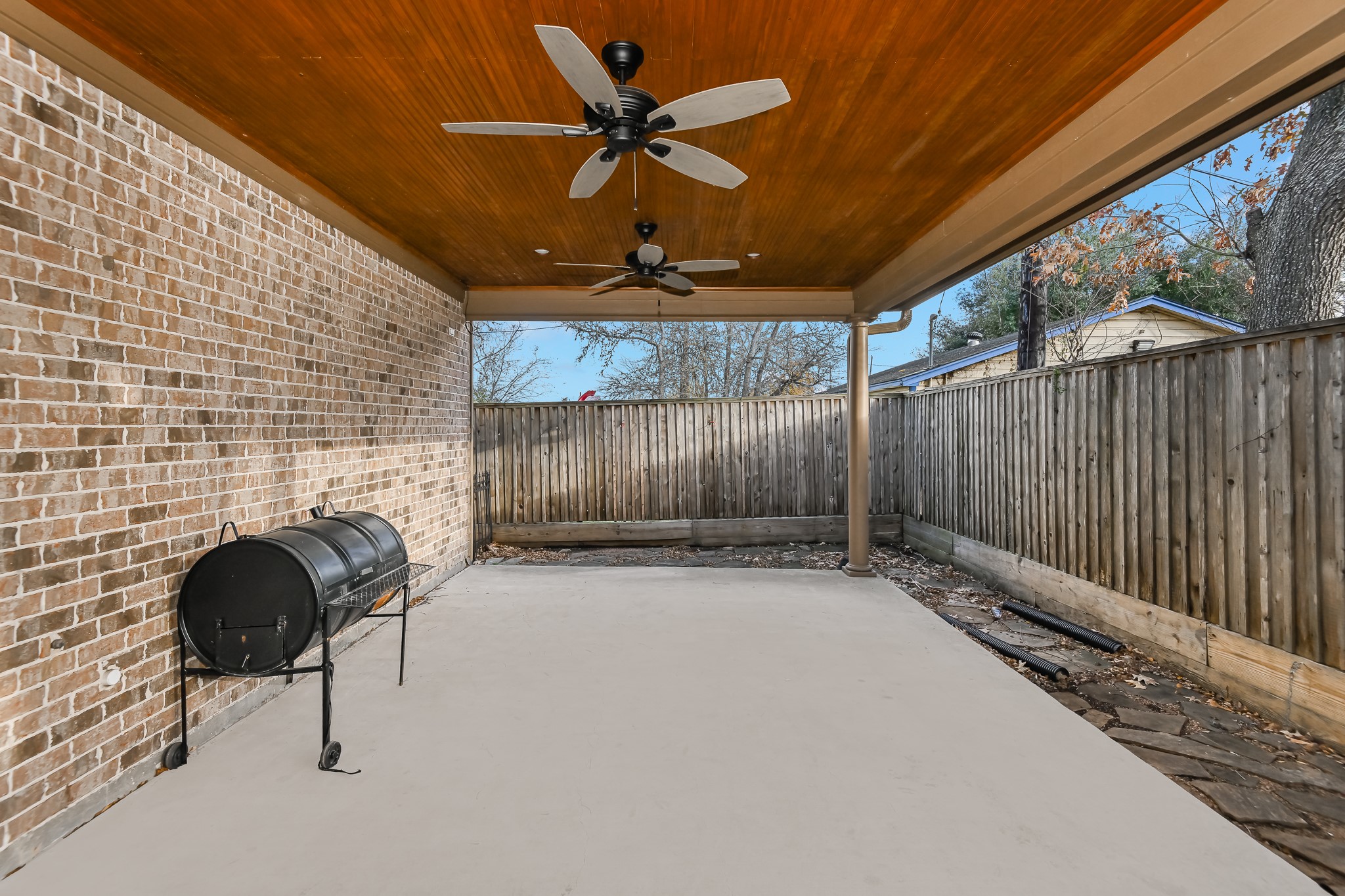 5411 Leopold Drive Houston, TX 77021 - Photo 40 of 50 a view of a patio with a table and chairs