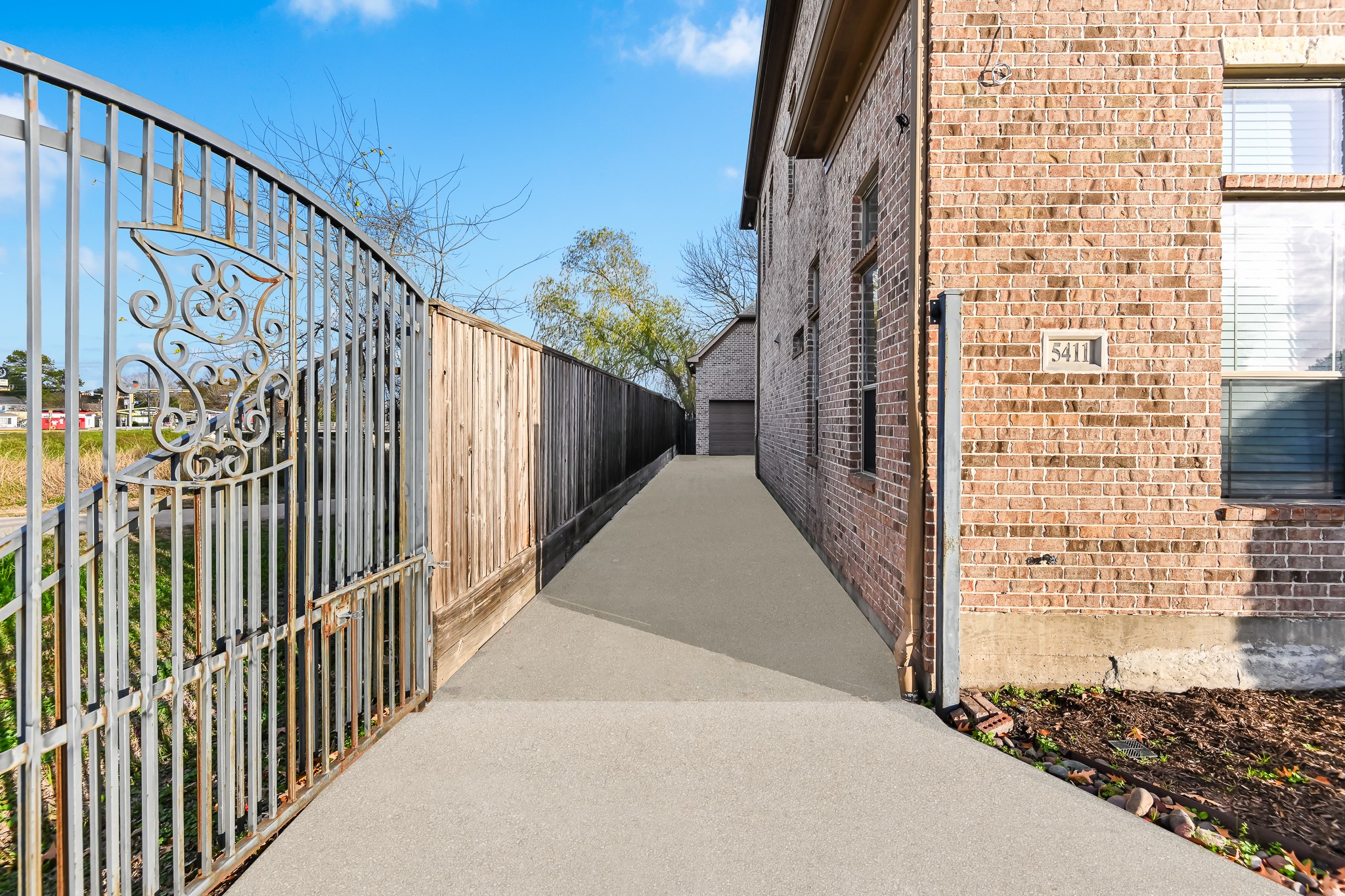 5411 Leopold Drive Houston, TX 77021 - Photo 41 of 50 a view of a balcony