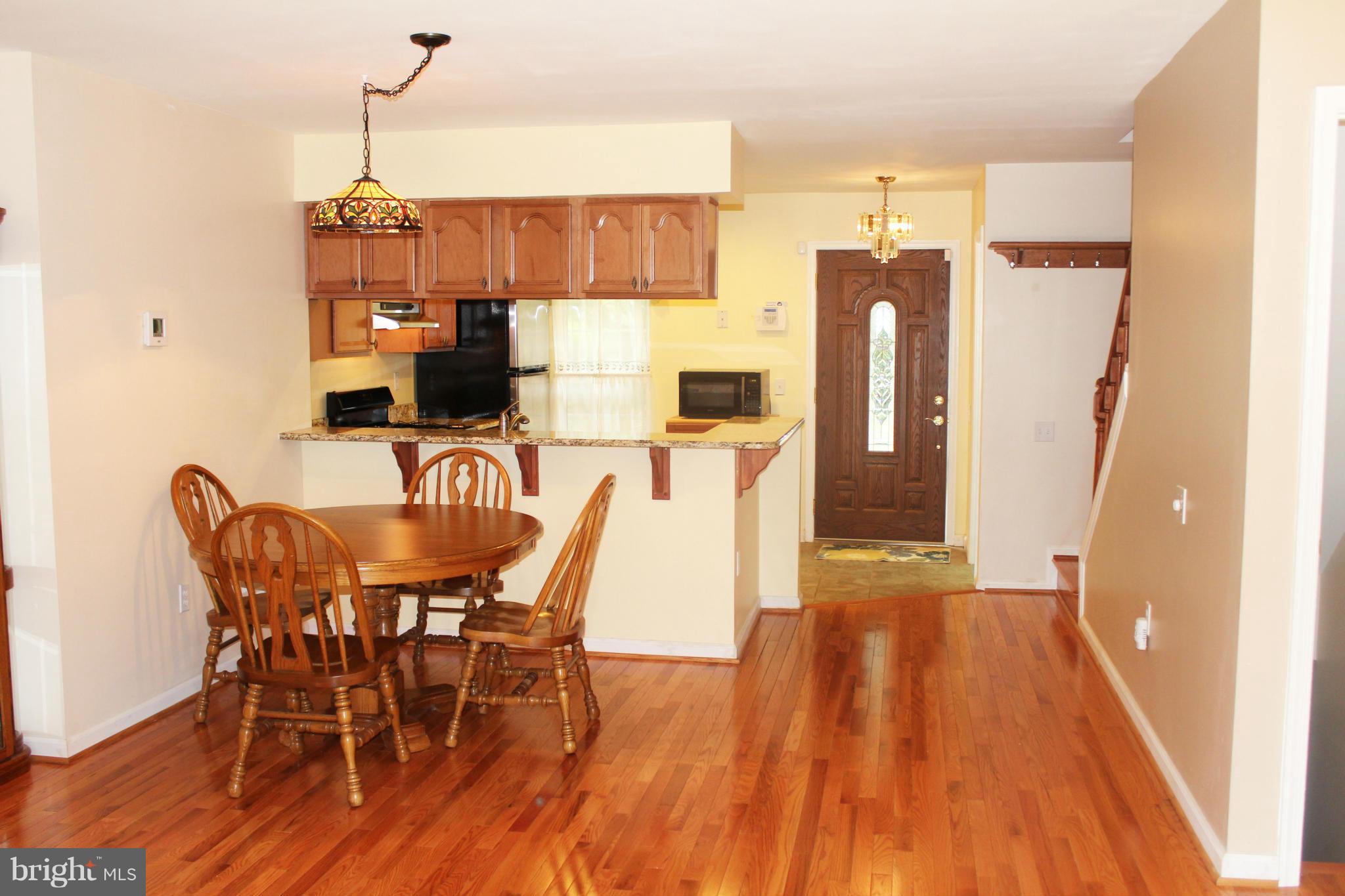 9124 O'Shad Lane Springfield, VA 22152 - Photo 3 of 30 Living Room