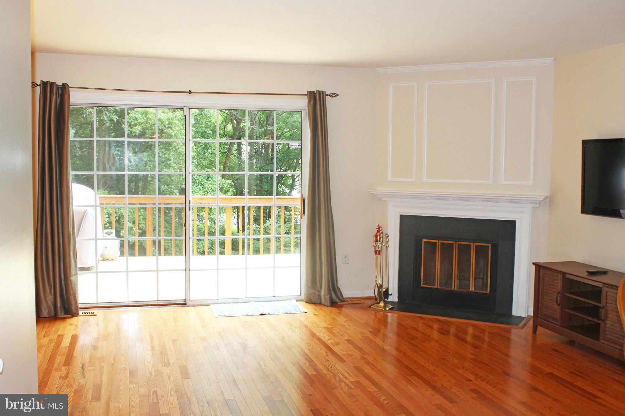 9124 O'Shad Lane Springfield, VA 22152 - Photo 4 of 30 Living Room