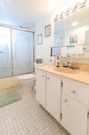 $225,900 | 101 Southeast 3rd Avenue, Unit 401, Dania Beach, FL 33004